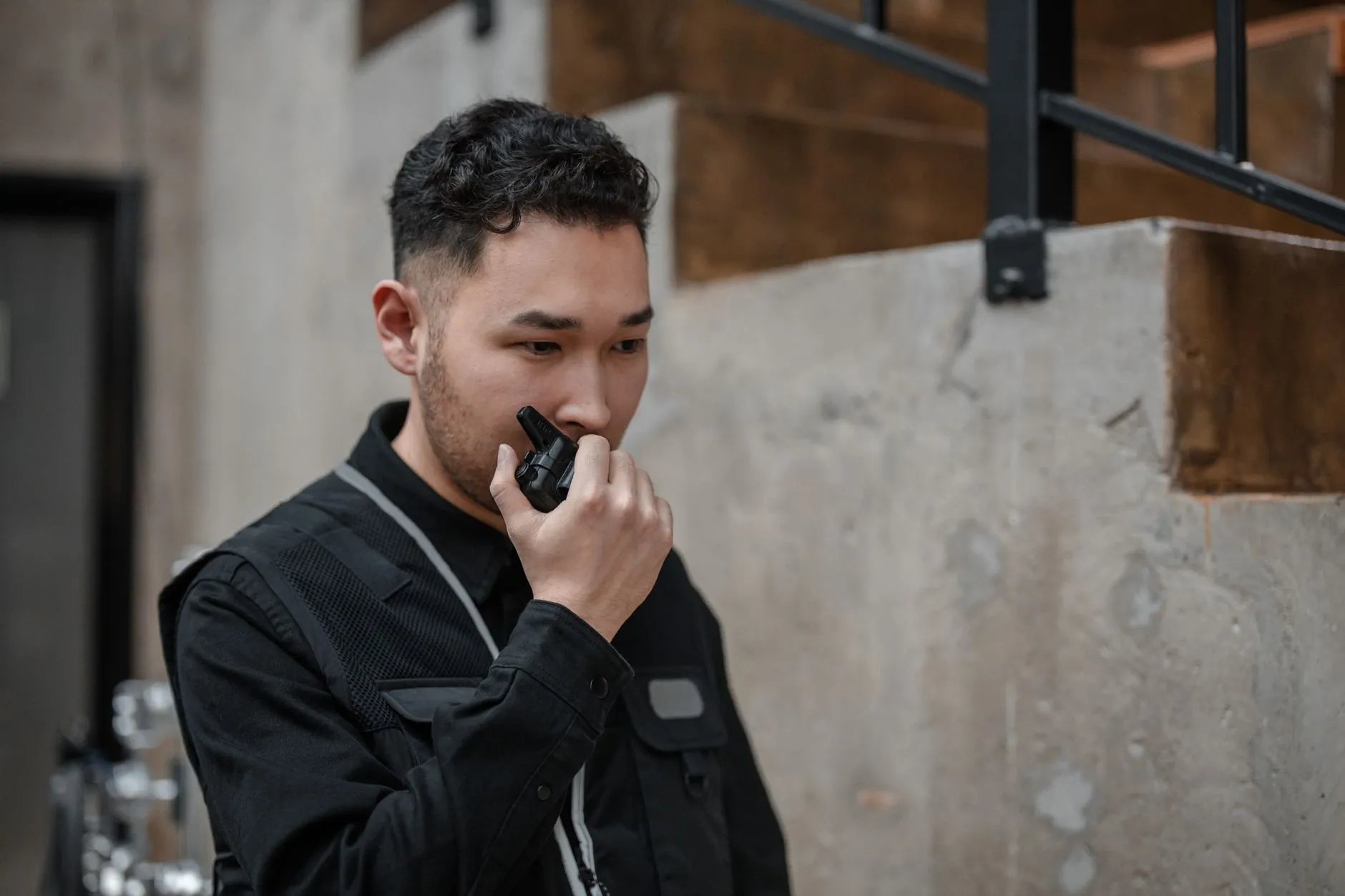 企业管理与商务咨询服务对比：如何选择适合创业团队的方案